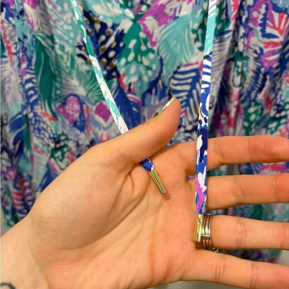 LIKE NEW- LILLY PULITZER WILLOW TOP - Picture 2 of 7